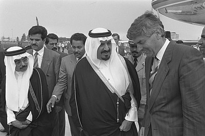 Sultan bin Abdulaziz held which governmental role?