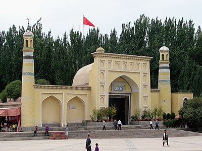 What is the size of Kashgar's administrative area?