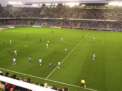 What is the seating capacity of Estadio Heliodoro Rodríguez López?