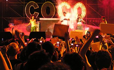 Which song of Coco Lee entered the top 50 of the US Billboard Dance Club Play chart?