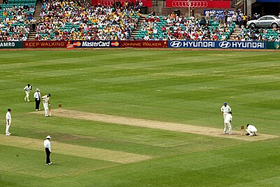 Who did Muralitharan overtake in Test wickets in 2007?