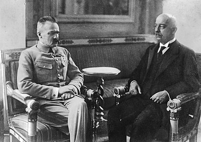 What does Józef Piłsudski look like?