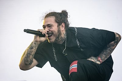 Which record label did Post Malone sign a recording contract with?