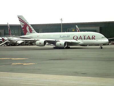 How many international destinations does Qatar Airways serve?