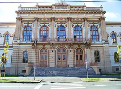 Which architectural style is the Ioan Slavici Theater in Arad?