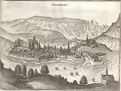 Which two mountain ranges can Chambéry be found between?