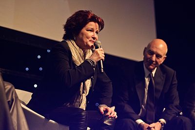 What role did Kate Mulgrew play in "Star Trek: Voyager"?