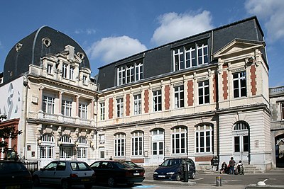 Which university was founded in Besançon in 1423?