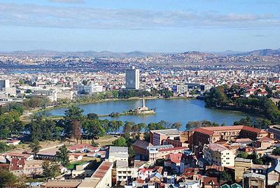 What is the name of the lake located in Antananarivo?