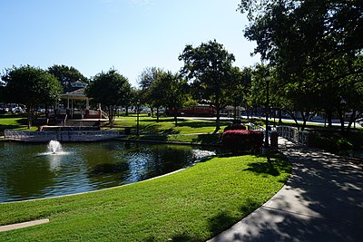 What is the name of the largest park in Plano, Texas?