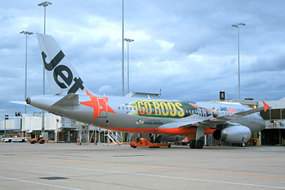 Which airline does Jetstar directly compete with?