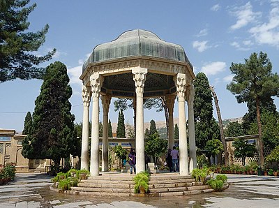 Which religious communities have historically been present in Shiraz?