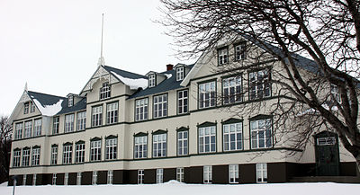 Which university is located in Akureyri?