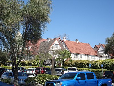What percentage of Solvang's residents are of Danish descent in the 21st century?