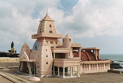 What is the height of the Thiruvalluvar Statue in Kanyakumari?