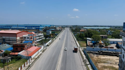 Which Indian state borders Biratnagar to the south?