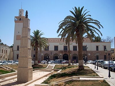 What is the name of the national library located in Benghazi?