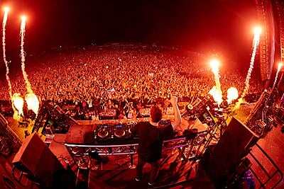Name the festival where Martin Garrix was a resident DJ in 2017?
