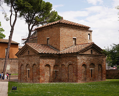 Which famous battle took place near Ravenna in 402 AD?