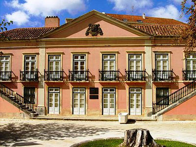What is the name of the Cultural and Conference Centre in Caldas da Rainha?