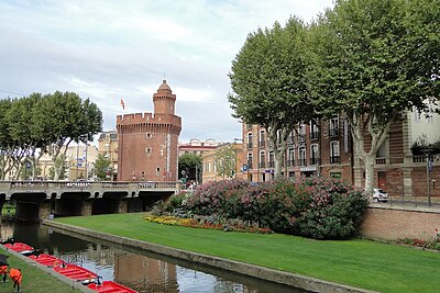 What is the official language of Perpignan?