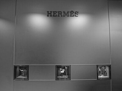 Which animal is often associated with Hermès products?
