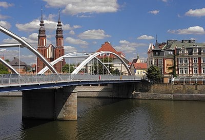 What is the main river that flows through Opole?