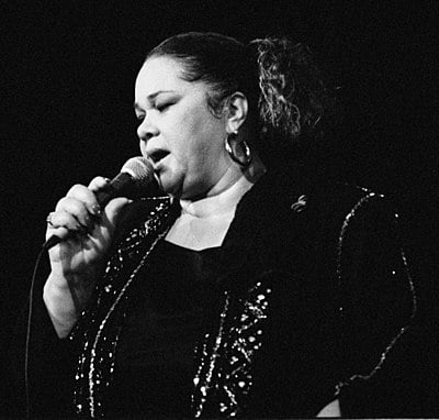 Which magazine ranked Etta James number 22 on its list of the 100 Greatest Singers of All Time?