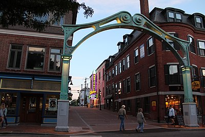 What is the official motto of Portsmouth, New Hampshire?