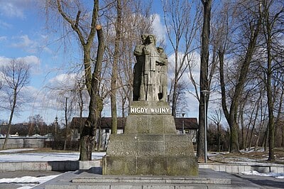 Whose monument did Józef Gosławski design in Żelazowa Wola?