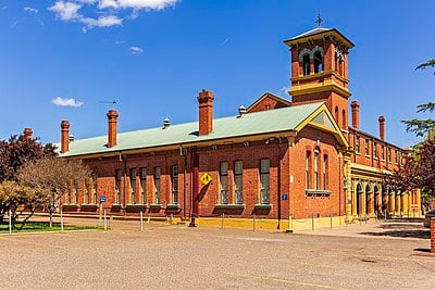 What is the population of Wagga Wagga as of June 2018?