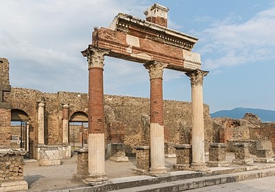 What type of Latin was spoken colloquially in Pompeii?