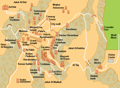 What was the estimated population of Petra during its peak in the 1st century AD?