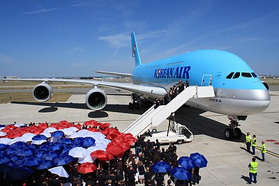 What airline alliance is Korean Air a founding member of?