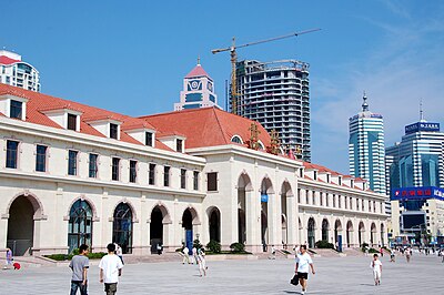 Which university in Qingdao is known for its focus on oceanic studies?