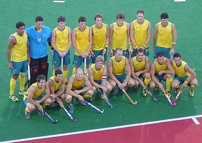 How many medical personnel were part of the Australian team at the 2008 Summer Olympics?