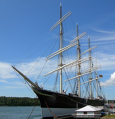 In which sea is Mariehamn located?