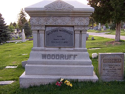 After converting to LDS Church, who did Woodruff meet in Kirtland, Ohio?