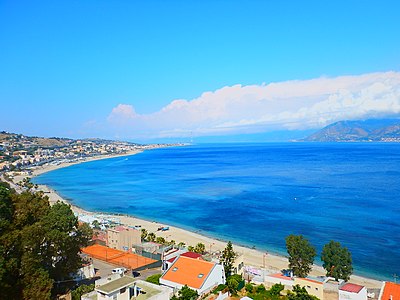 Which mountain range is located near Messina?