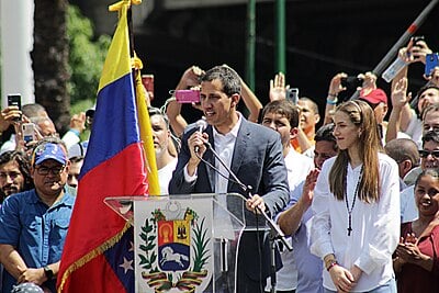 In which year were the presidential elections scheduled after the dissolution of Guaidó's interim government?