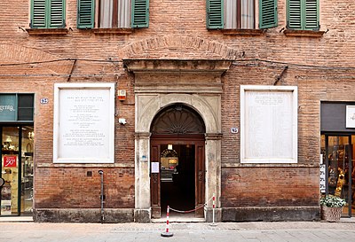 Which ruling family hosted the court in Ferrara during the Renaissance?