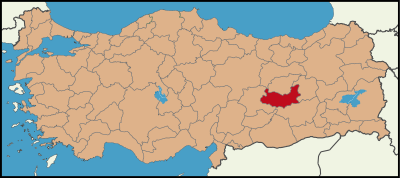What is the altitude of the plain on which Elazığ extends?