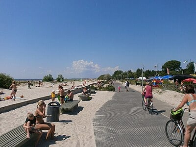 What is the name of Pärnu's largest beach?