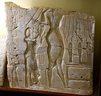 What was the primary building material used in Amarna?