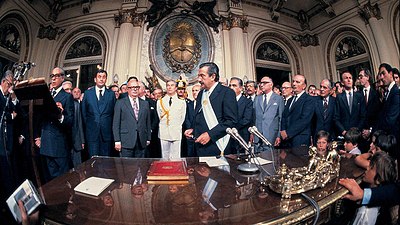 The Pact of Olivos was an agreement to negotiate constitutional amendments with which president?