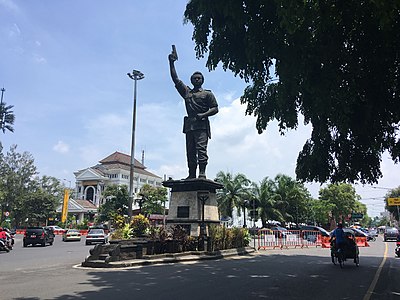 Who is the current President of Indonesia who was born in Surakarta?