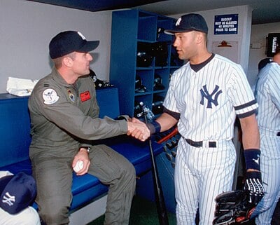 Derek Jeter holds citizenship in which country?
