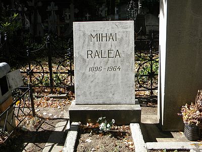 What ideology heavily influenced Mihai Ralea's early works?