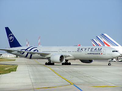 How many destinations does Air France serve in France?