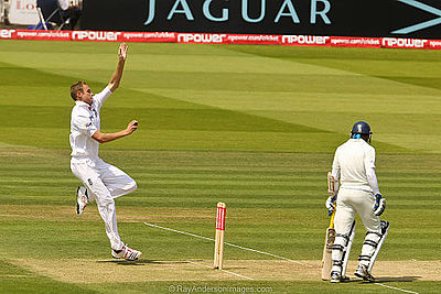 In which year did Broad achieve 600 wickets in Test cricket?
